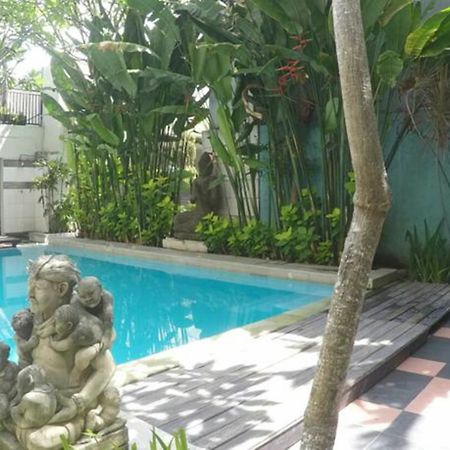 Kuta Beach Hostel Esterno foto