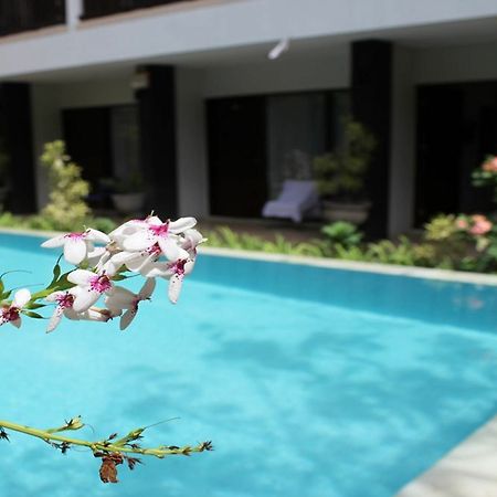 Kuta Beach Hostel Esterno foto