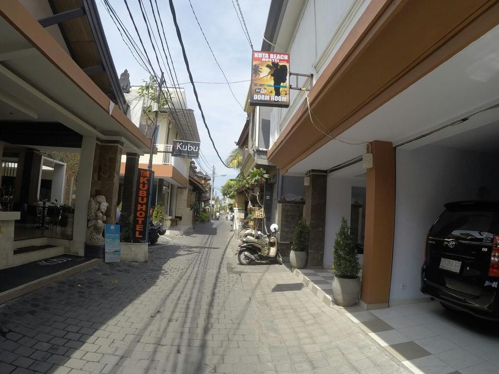 Kuta Beach Hostel Esterno foto