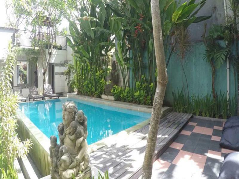 Kuta Beach Hostel Esterno foto